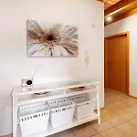 아파트 Sonnige Mit Balkon *
