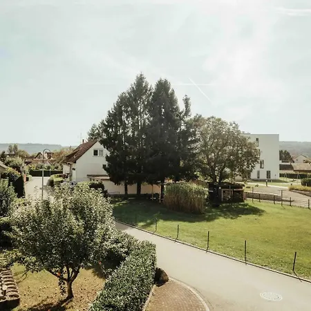 Sonnige Mit Balkon Daire