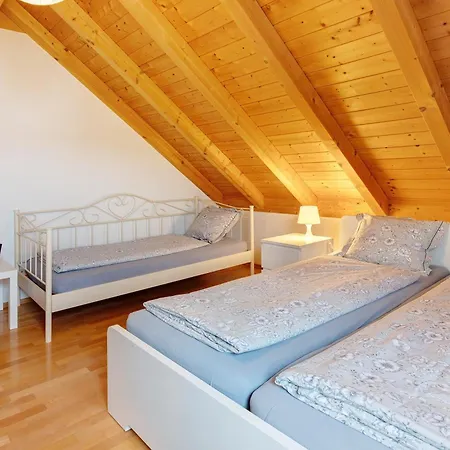Sonnige Mit Balkon 아파트